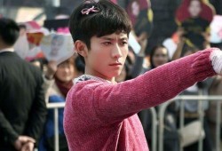 罗杰导演爆料杨紫视频,揭秘明星幕后生活点滴