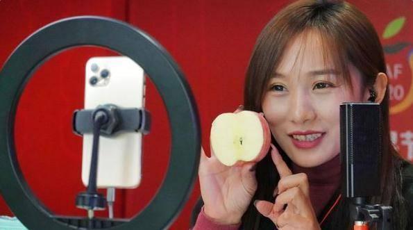 娱乐圈吃瓜直播带货,吃瓜直播带货，明星效应下的新商机